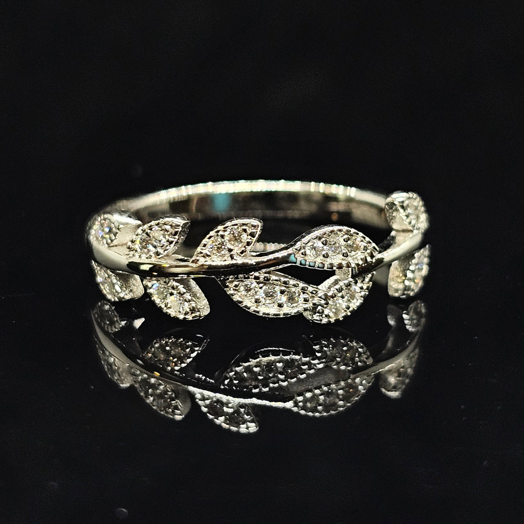 Ivy - 0.11cttw Vine Detailed Band