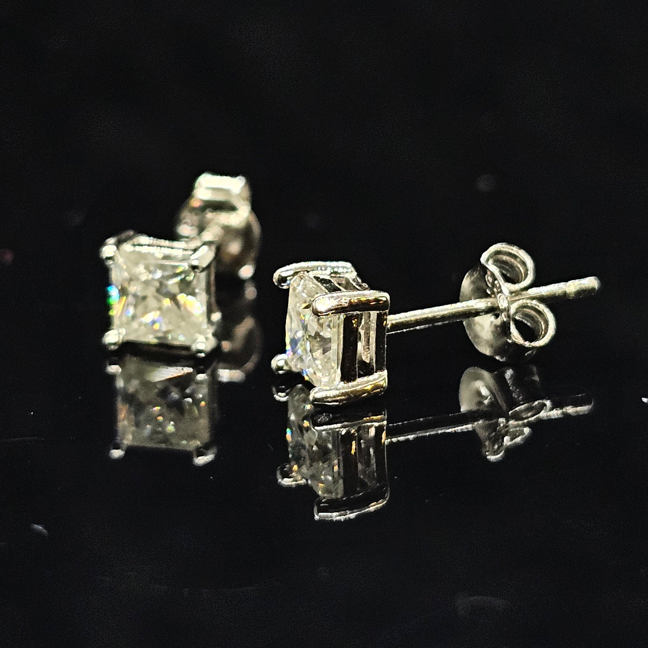 1.0/2.0cttw Square Princess-Cut Solitaire Moissanite Stud Earrings