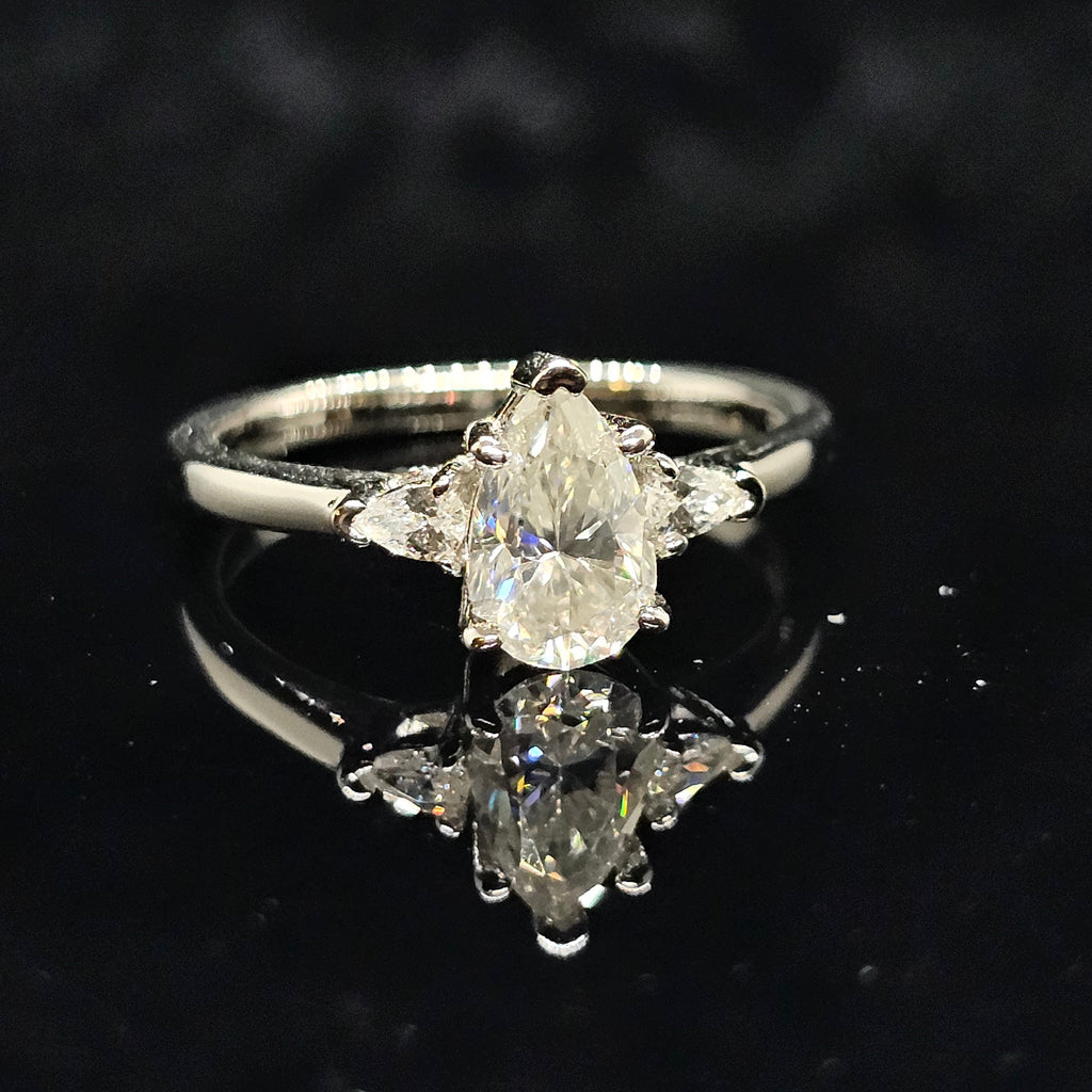 1Ct/2Ct Pear Cut Moissanite Ring with Side Stones