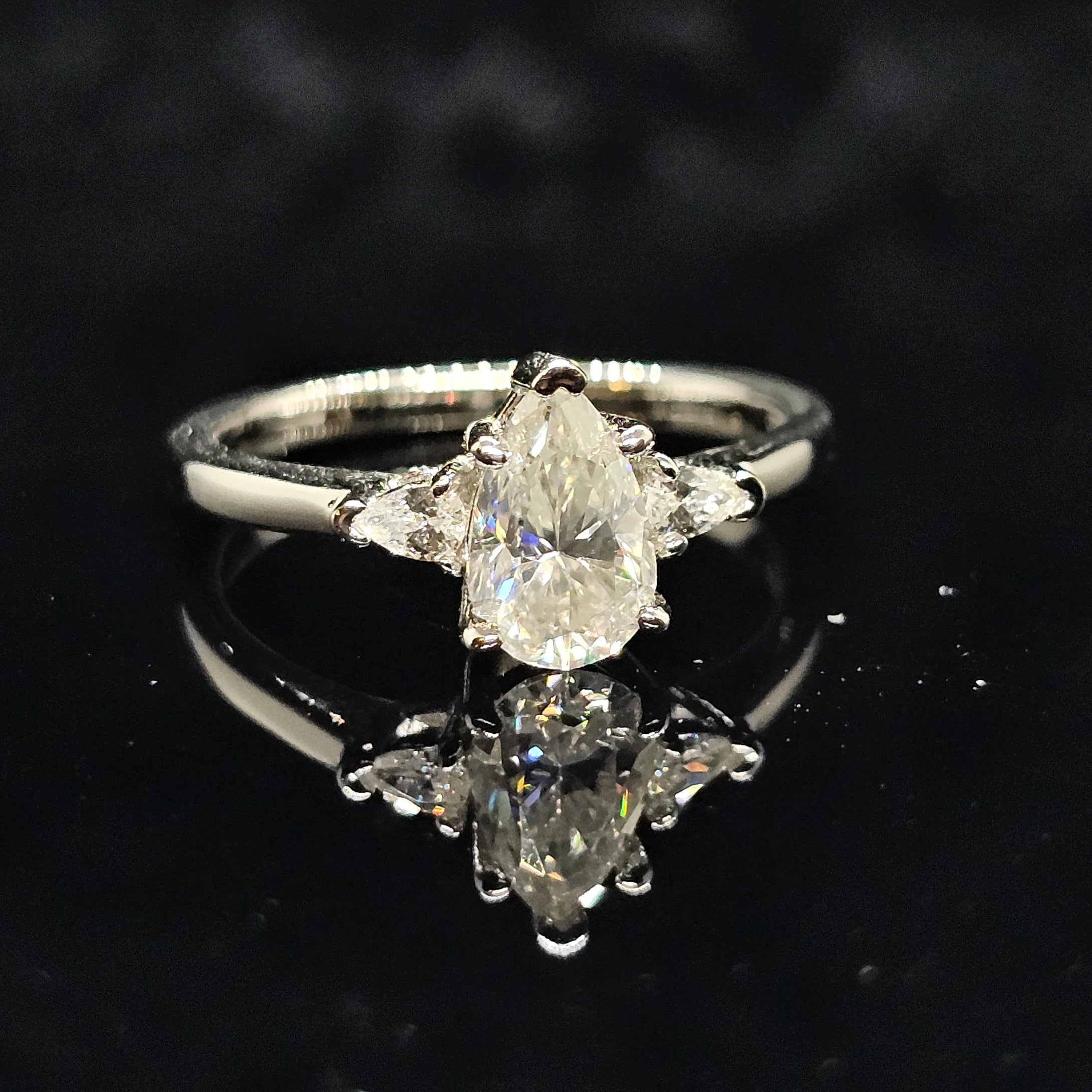 1Ct/2Ct Pear Cut Moissanite Ring with Side Stones
