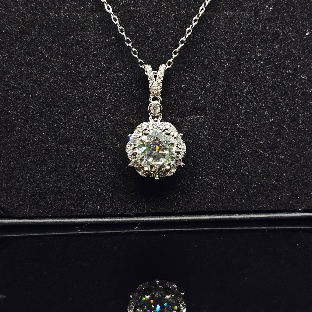 Abigail - Round Pendant Necklace with Halo