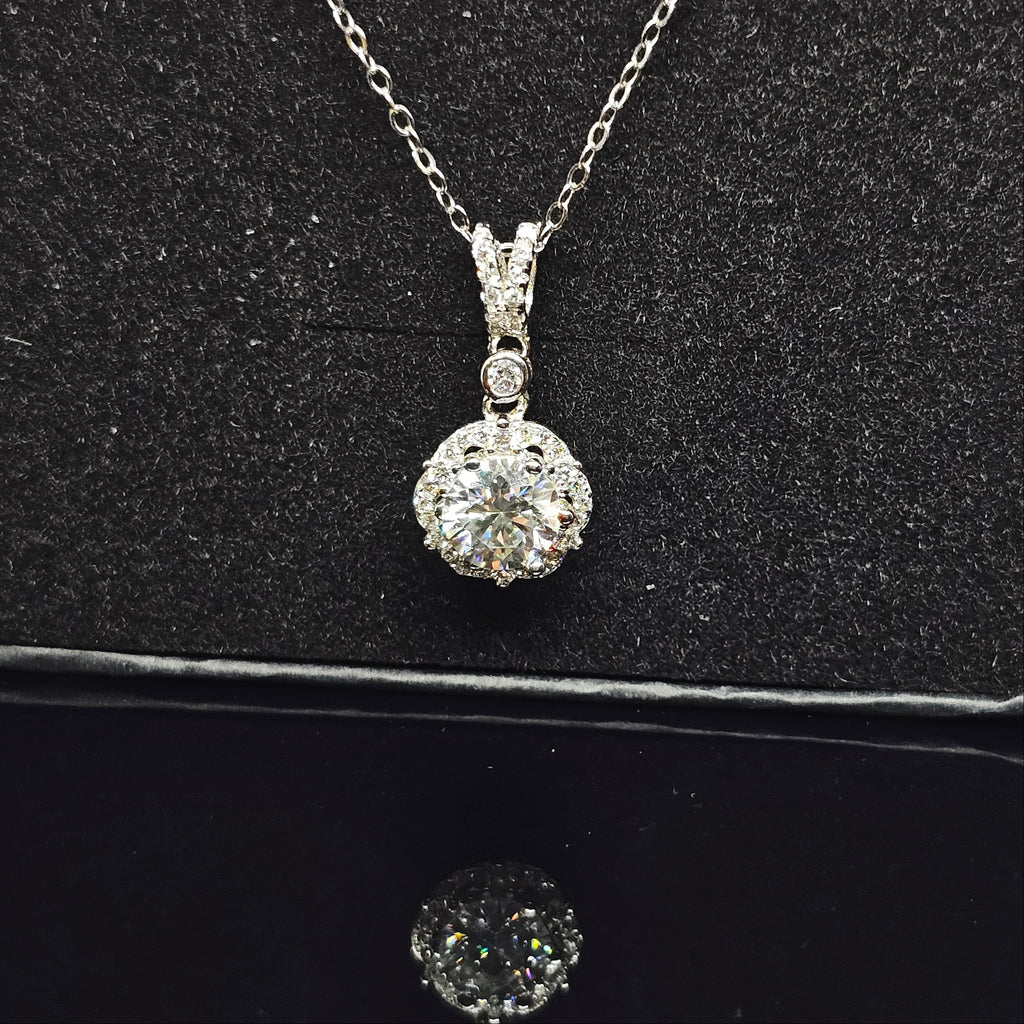 Abigail - Round Pendant Necklace with Halo