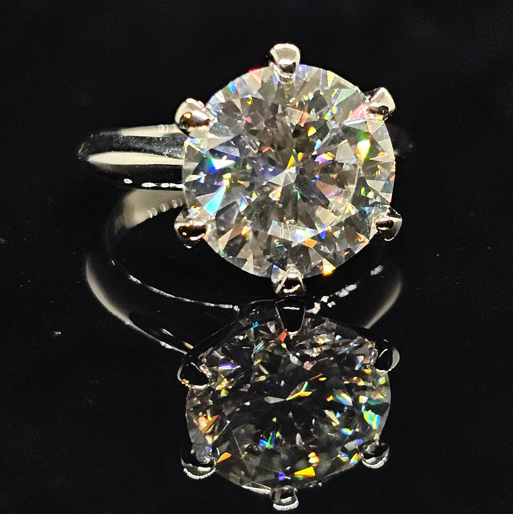 Belle - Round Cut Solitaire Ring