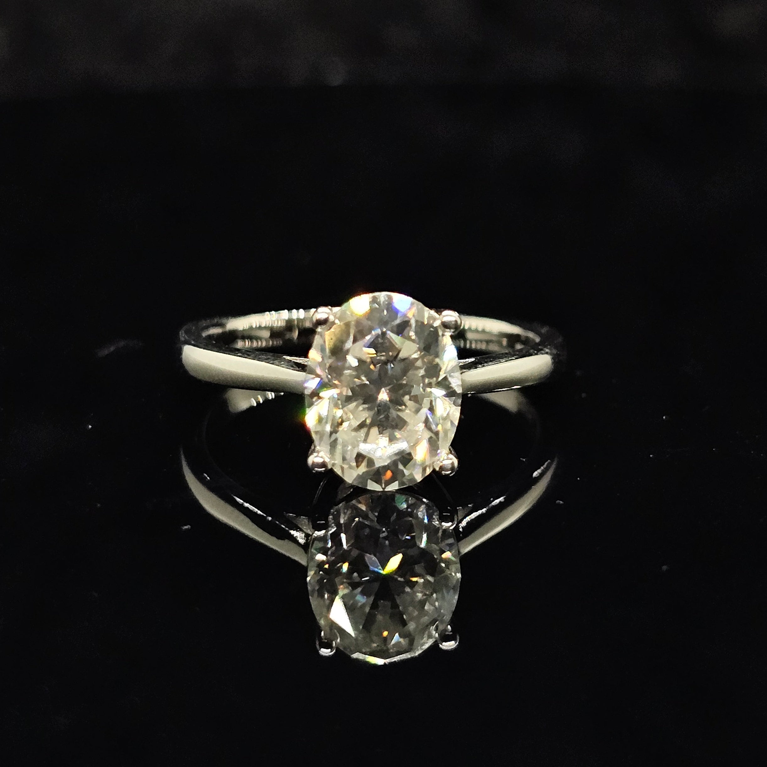 Juliette - Oval Solitaire Ring