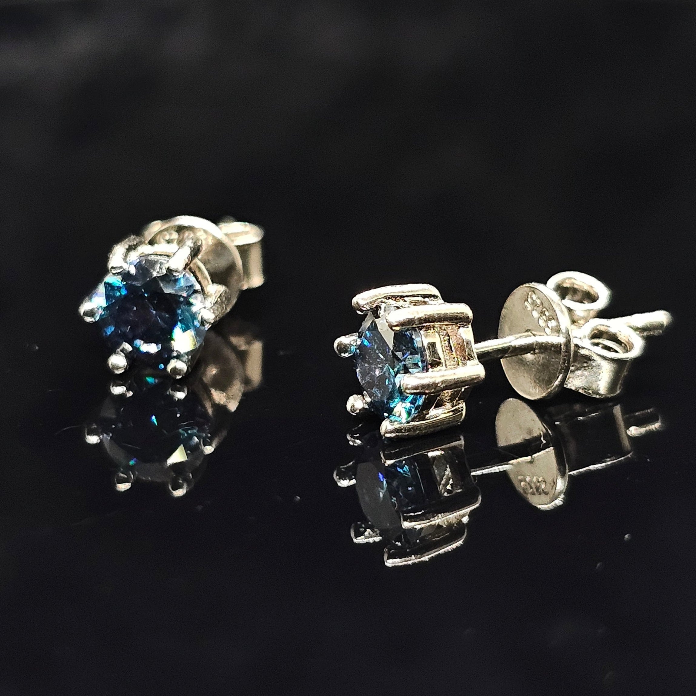 0.6/1.0/2.0cttw Royal Blue Round Cut Solitaire Moissanite Stud Earrings