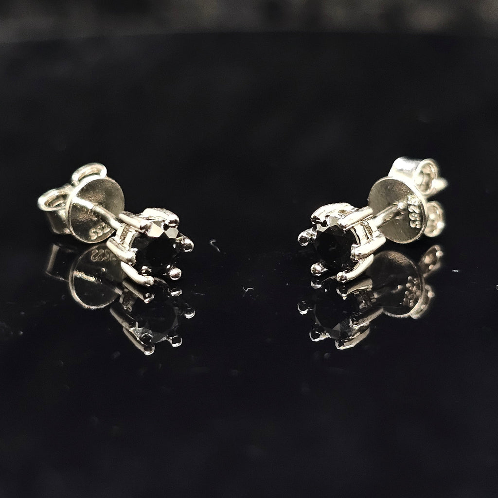 0.6/1.0/2.0cttw Black Round Cut Solitaire Moissanite Stud Earrings