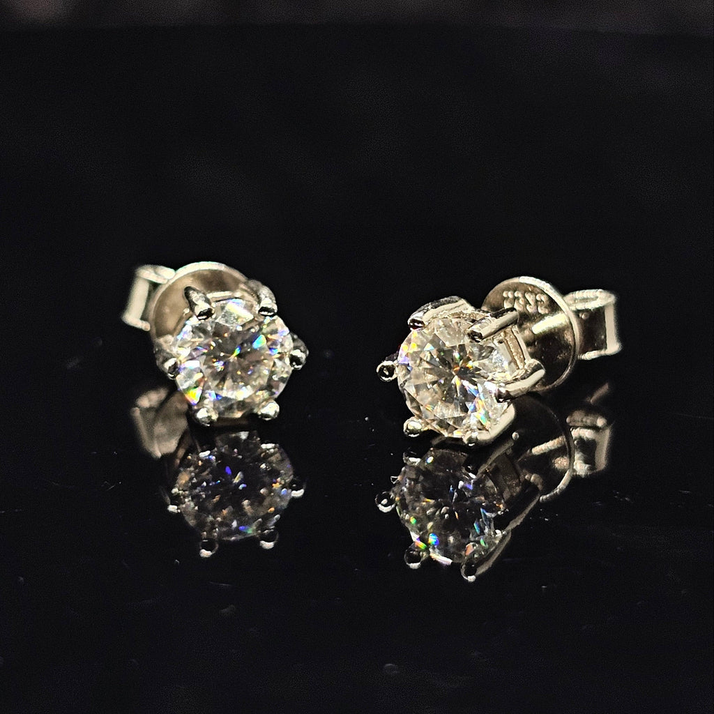 0.6/1.0/2.0cttw Round Cut Solitaire Moissanite Stud Earrings