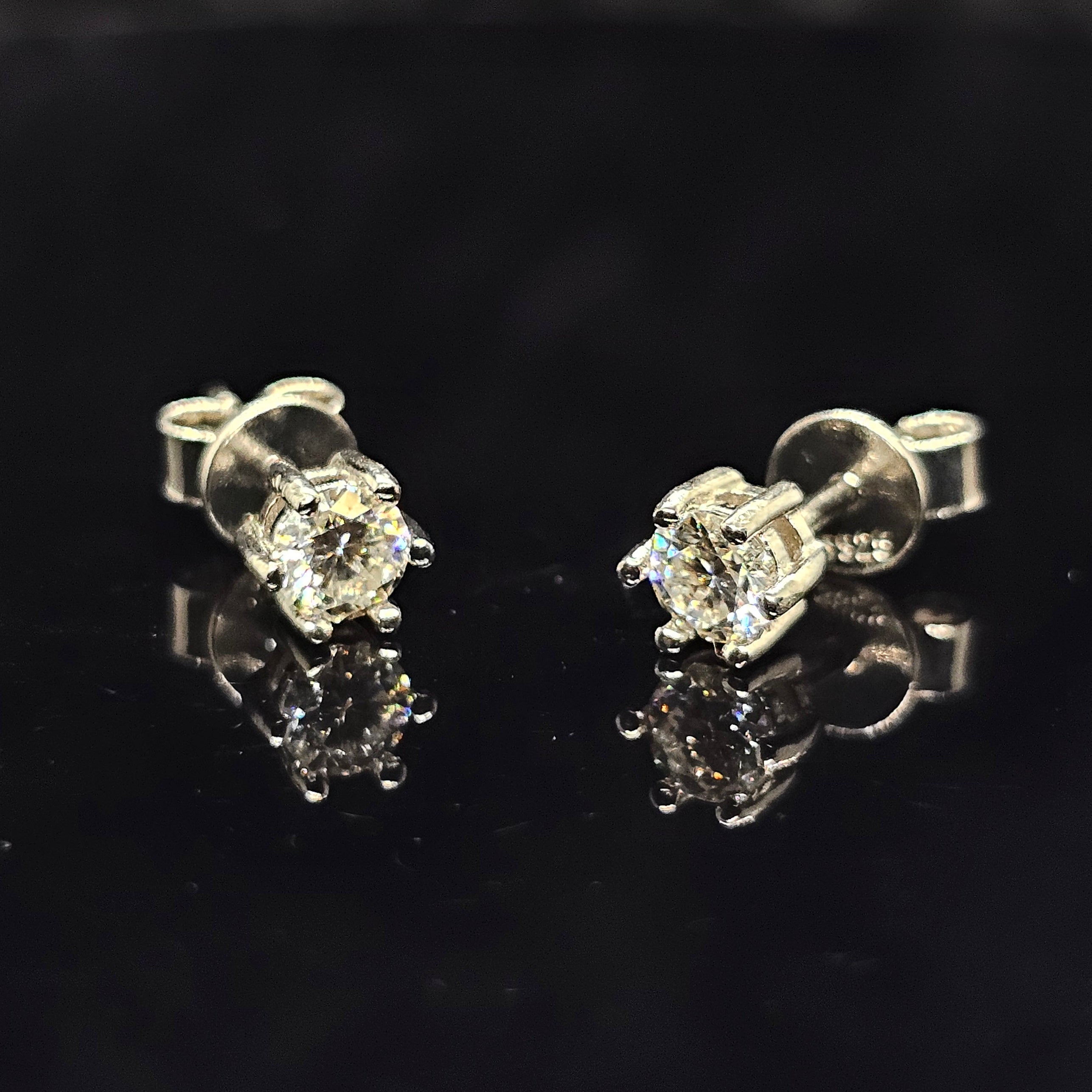 0.6/1.0/2.0cttw Round Cut Solitaire Moissanite Stud Earrings