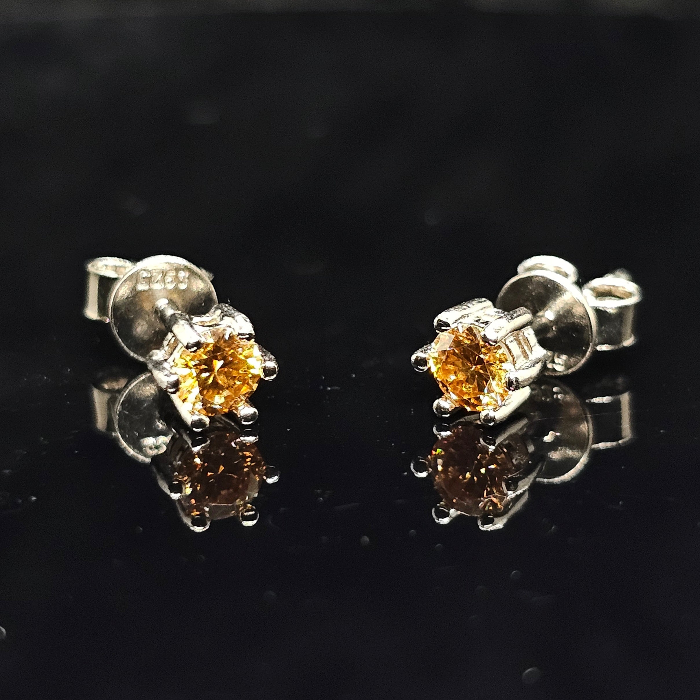 0.6/1.0/2.0cttw Champagne Round Cut Solitaire Moissanite Stud Earrings