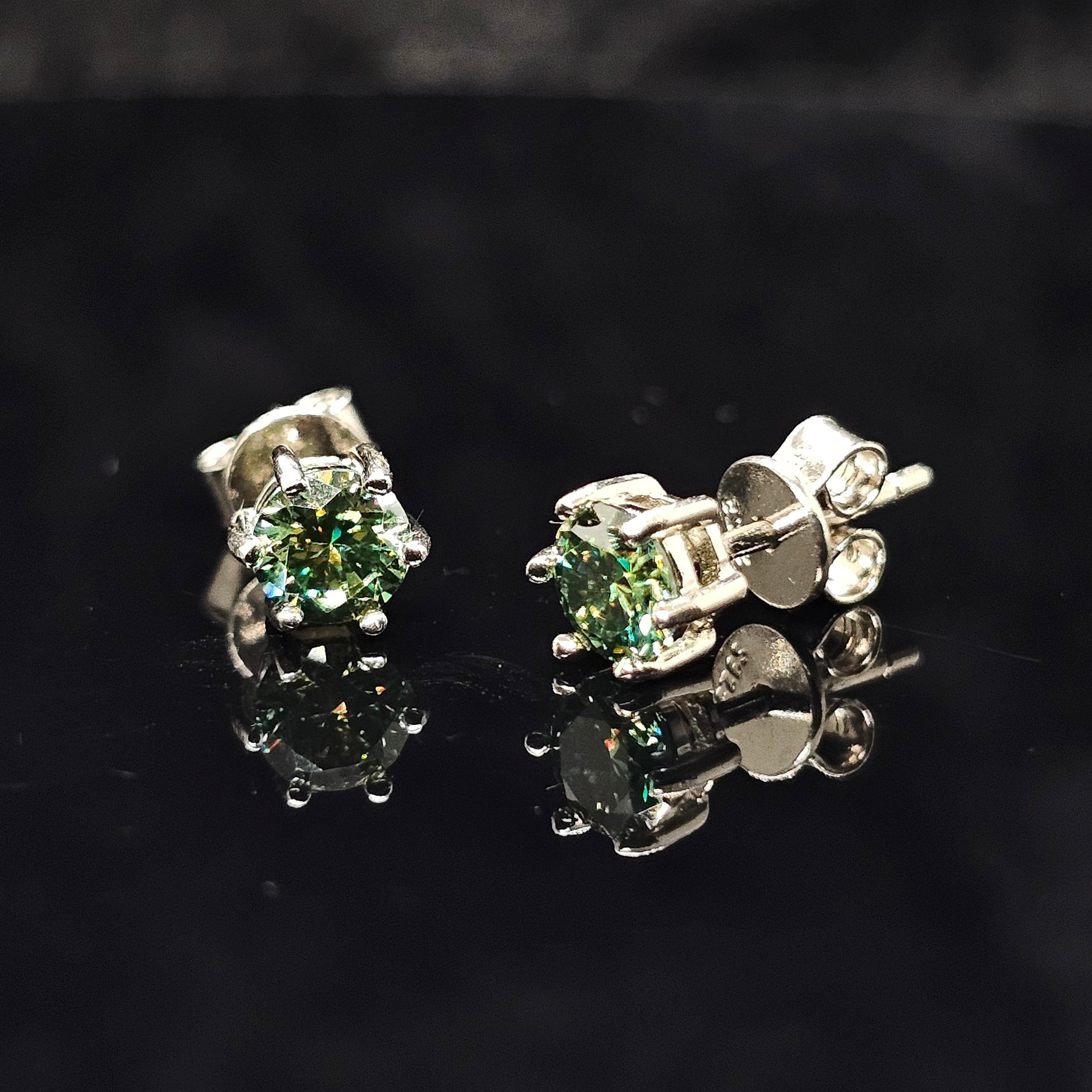 0.6/1.0/2.0cttw Green Round Cut Solitaire Moissanite Stud Earrings