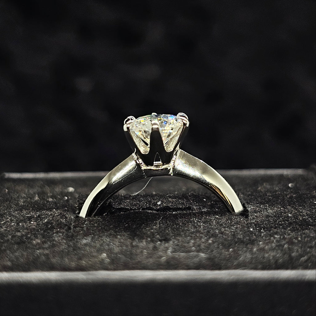 Belle - Round Cut Solitaire Ring