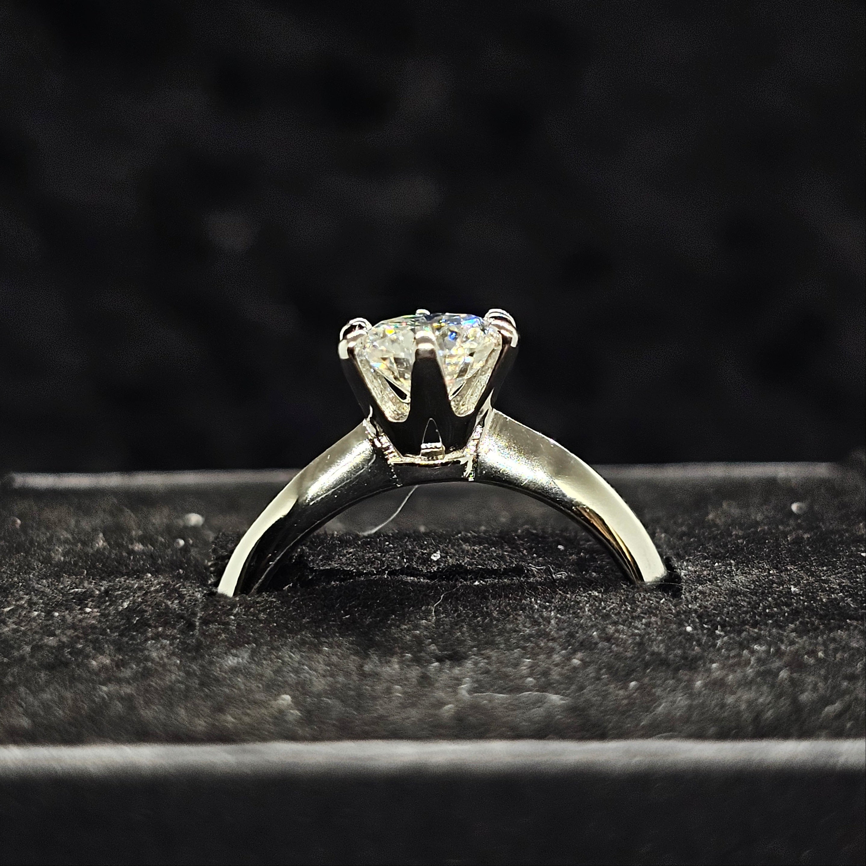 Belle - Round Cut Solitaire Ring