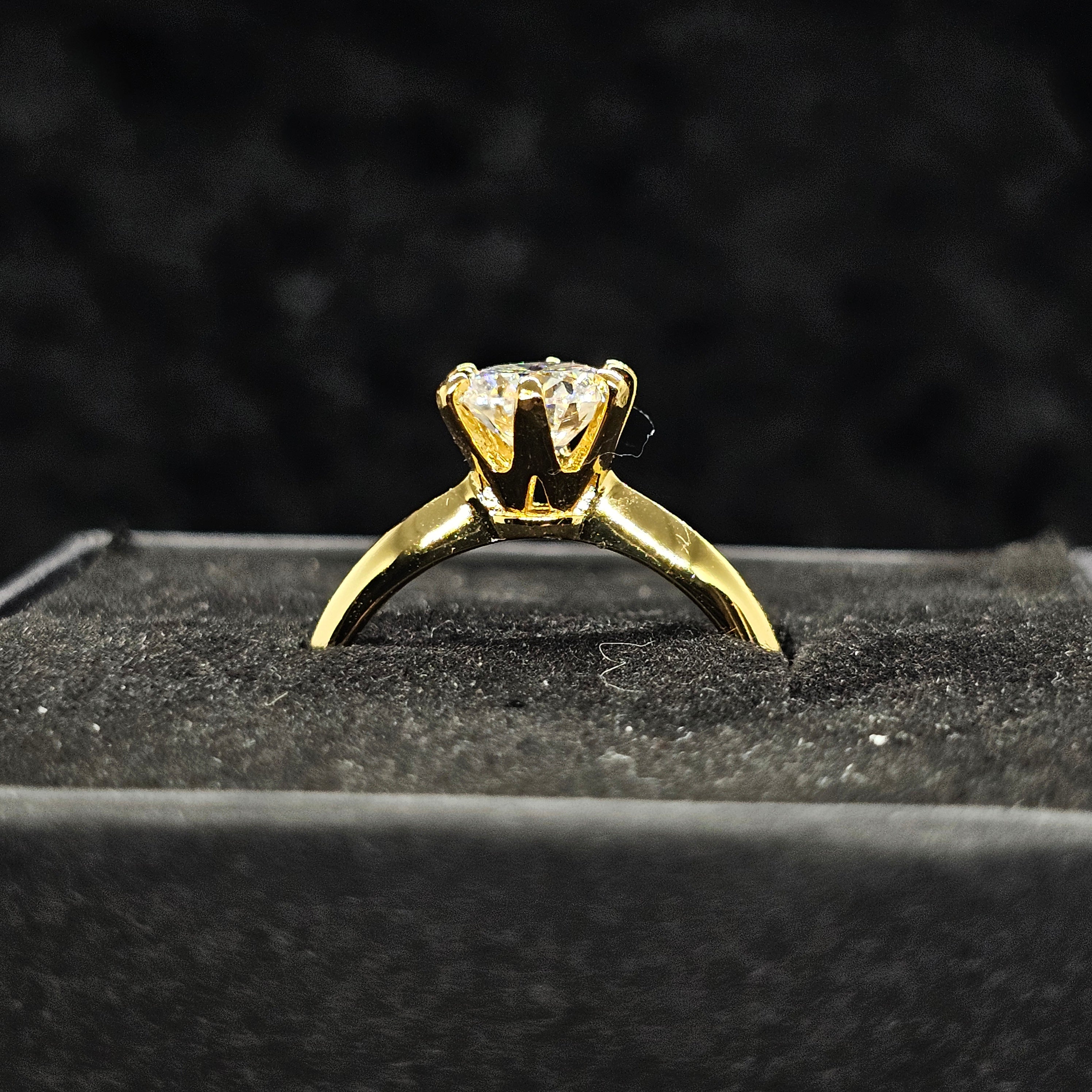 Belle - Round Cut Solitaire Ring