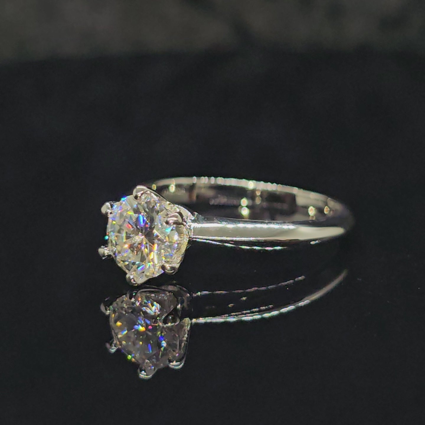 Belle - Round Cut Solitaire Ring