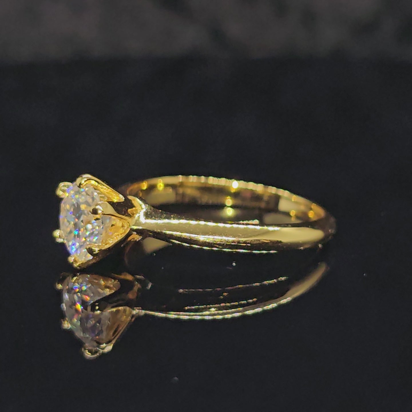 Belle - Round Cut Solitaire Ring