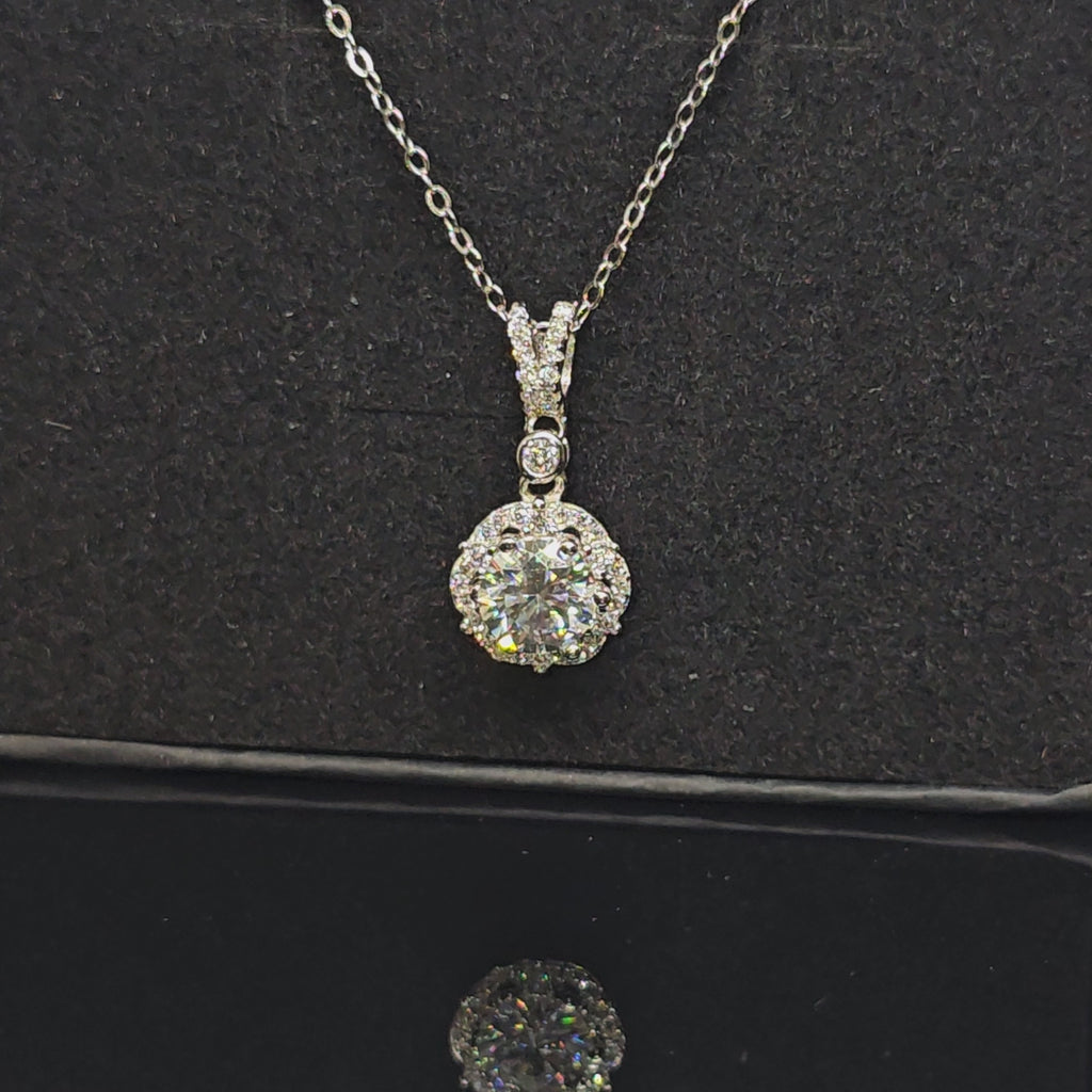 Abigail - Round Pendant Necklace with Halo