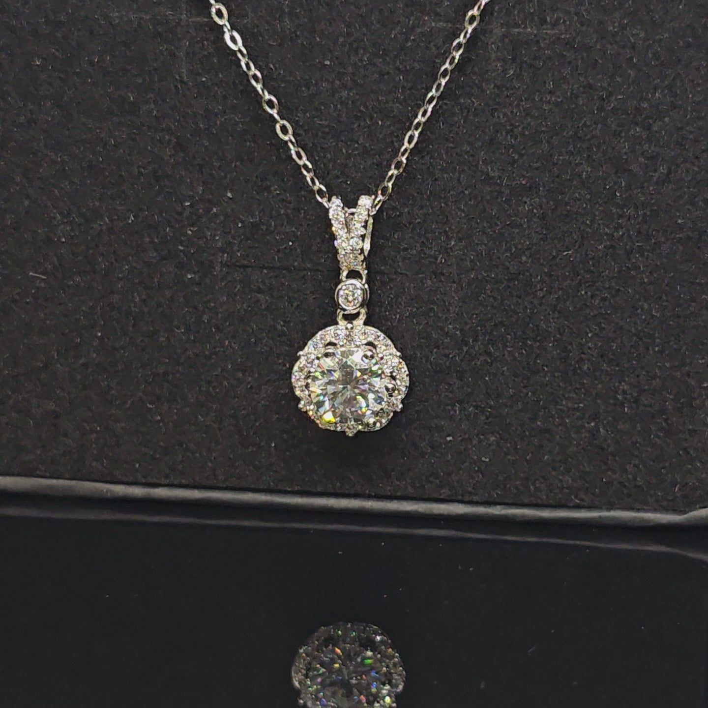 Abigail - Round Pendant Necklace with Halo